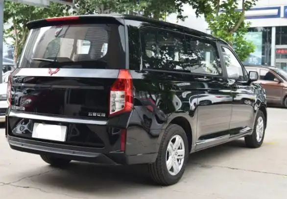 五菱宏光9坐图片 五菱宏光有九座面包车吗