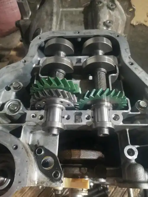 丰田凯美瑞2406年的油底平衡轴咋对