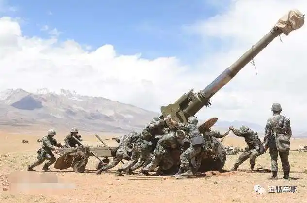 又一款122榴弹炮亮相4x4卡车底盘火力不足恐惧症又加深了