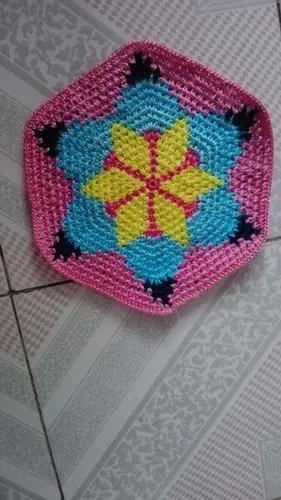 圆凳垫钩针方法,第一圈起十二针短针.