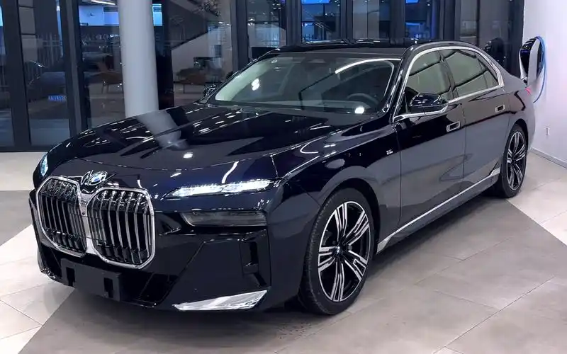 2023款宝马新7系 旗舰豪华轿车