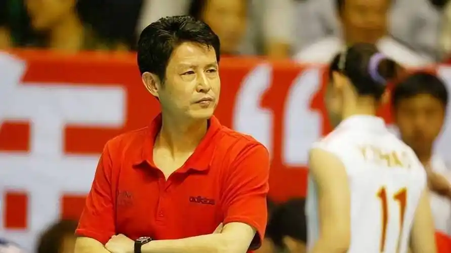 女排名帅陈忠和近况:二婚娶女排弟子为妻,今已退休携妻回归家庭_雅典