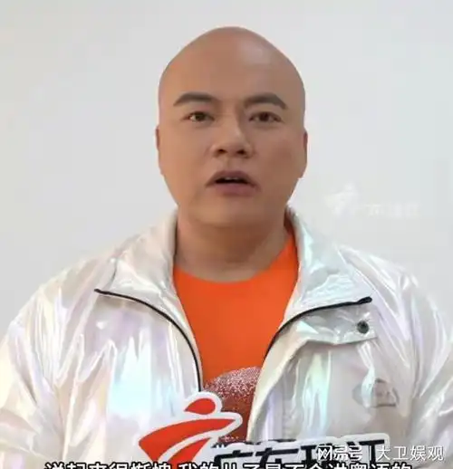 83岁的港星卢海鹏与53岁的大陆侄子卢俊宇,虽为亲人却分隔两地