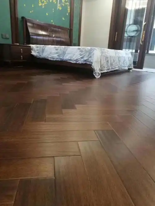 生活家地板咖色系凤栖梧