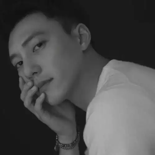 成熟沉稳男人头像