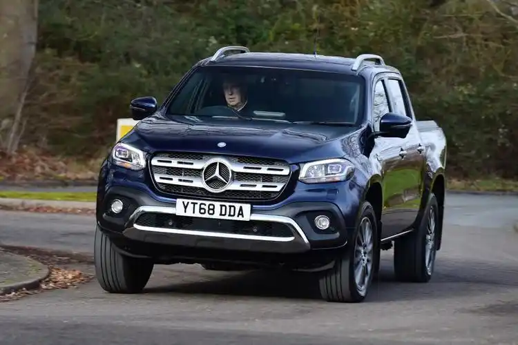 日产换壳后价值提升!19款全新奔驰x级皮卡x350d采用v6增压机