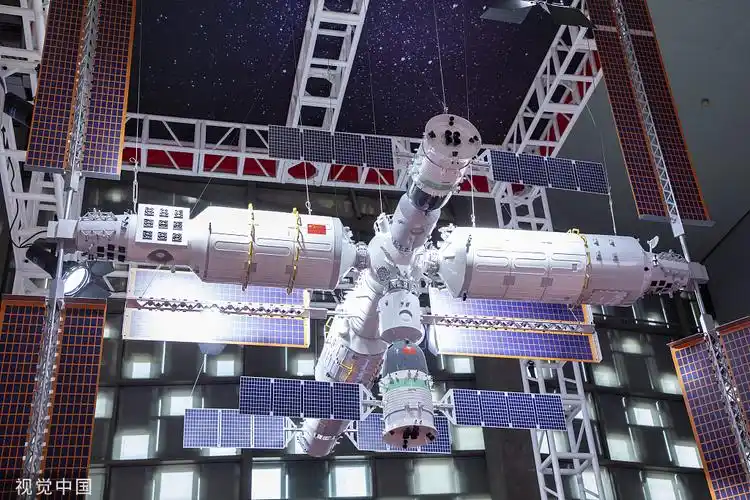 中国空间站模型(1:10)在2023中国品牌日活动中展出.