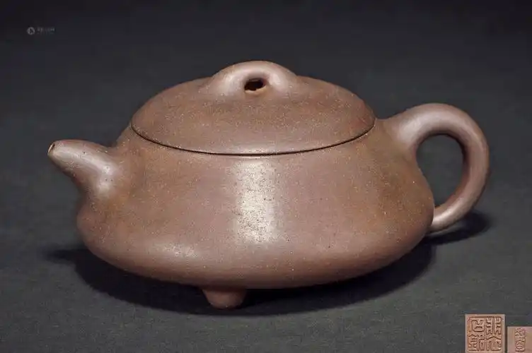 3854 裴石民制矮石瓢壶