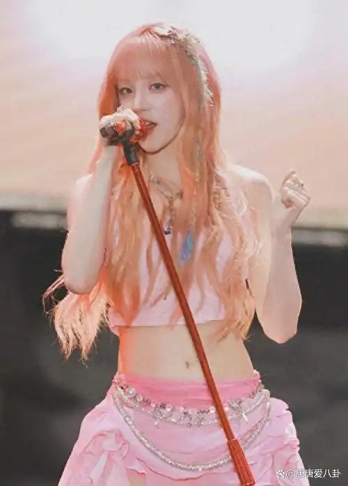 5月25日,本是女团小伙伴厉旭的大婚之日,理应成为伴娘的宋雨琦,却选择