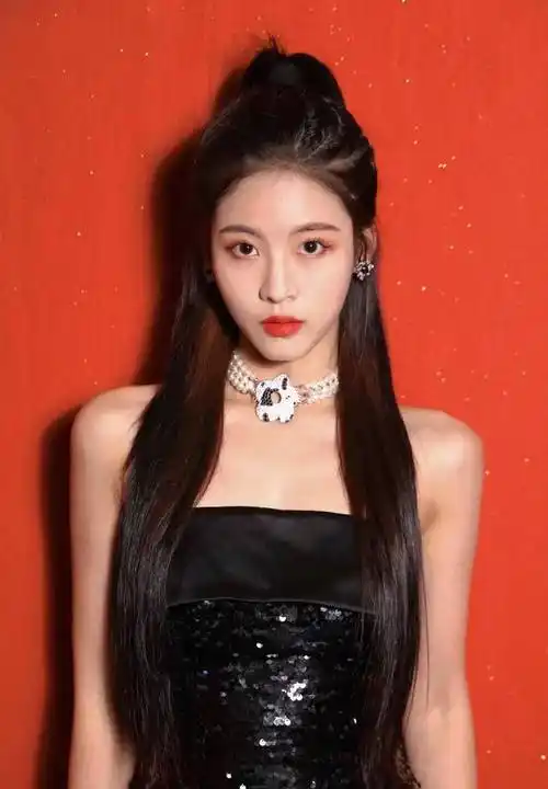 孙芮穿深v高开叉长裙,时尚写真_相机_身材_黑色