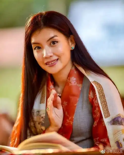 人间仙女萨迦达嫫索南帕吉雪莲空行母 . 来自单孜达吉111 - 微博