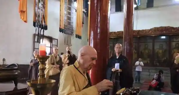 美国僧人恒实:生活在中国的"洋和尚",为信念千里朝拜引人赞叹_克里斯