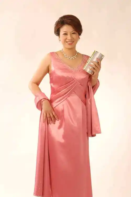 婆婆婚礼服穿什么好看婆婆礼服选择技巧