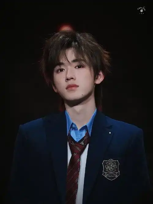 嘘07先让一让,看看什么叫整都整不出的神级美鼻@时代少年团-宋亚轩