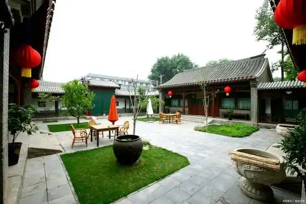 这个中式四合院是一个标准的三进院,由123内院组成.