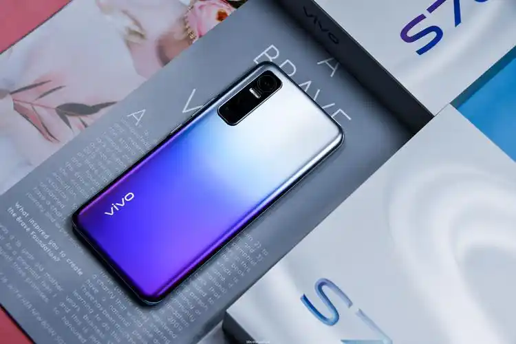 vivo s7e开箱图赏:镜面美学之光幻砂星海