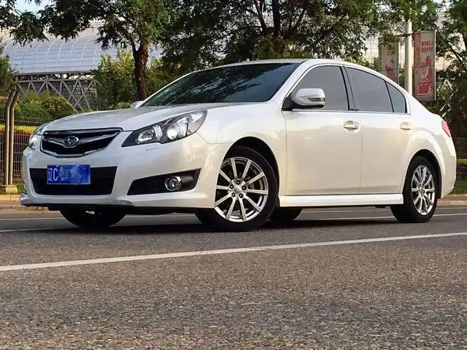 斯巴鲁 力狮 2.0l 三厢 手动档 s package 运动导航版 全时四驱图片