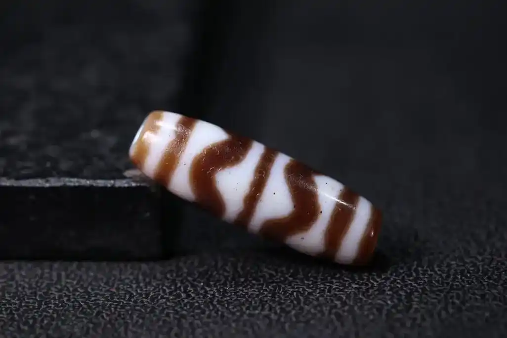 精品至纯朱砂双虎牙天珠 尺寸39.5*13.0 - 抖音