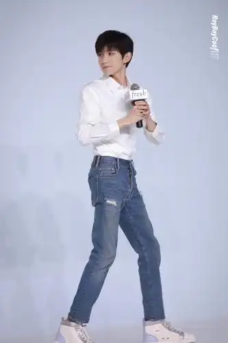 31南京个人演唱会啊|白衬衫|有型|王源_新浪新闻