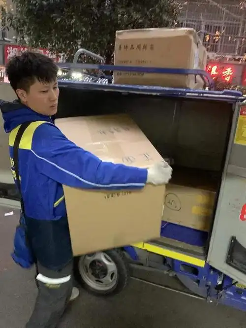 送货上楼暖人心 德邦快递小哥真情服务获称赞|刘军|谢女士|快递员_网