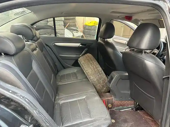 新到13年大众朗逸 手动挡,排量1.6l 带天窗 黑车黑内! - 抖音