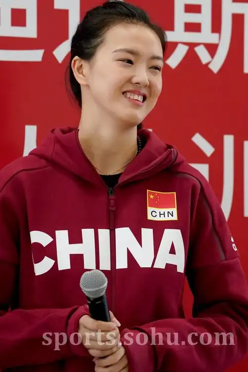 高清图张常宁出席活动称困难时更需团队认可