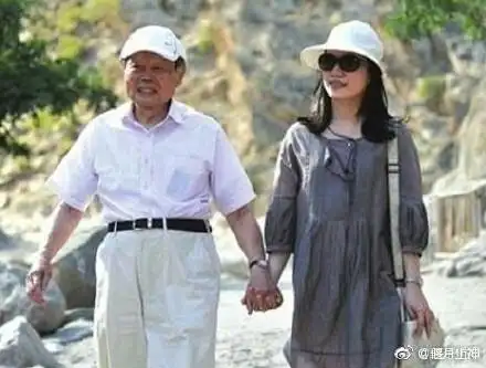 杨振宁遗产分割完毕 翁帆获得北京一别墅使用权