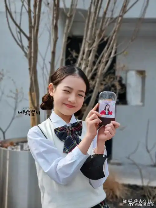 韩国13岁女孩出道引争议网友质疑她们的未来