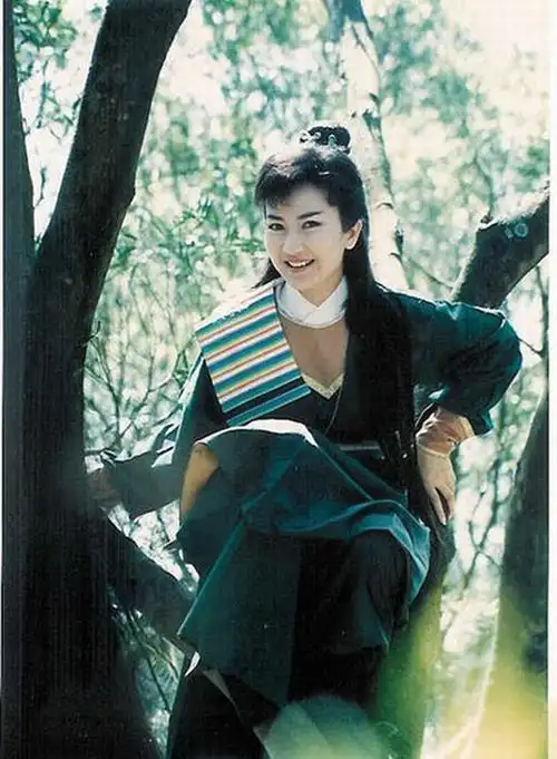 有个男人比许仙更爱白素贞,他就是小青