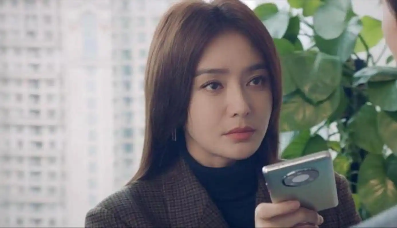 秦岚新剧《灿烂的转身》发现老公出轨,果断收集证据,起诉离婚,手撕