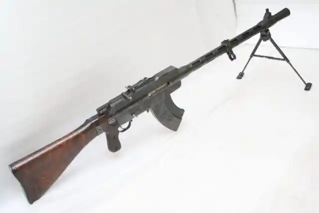 被士兵嘲笑"卡壳26型",二战芬兰ls26型轻机枪,我国曾购买仿制|轻武器