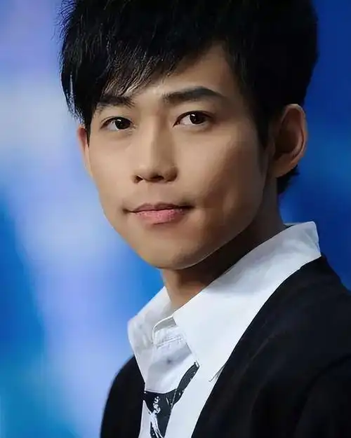 李炜托奶门图片原照 获封为"托奶李天王"图片