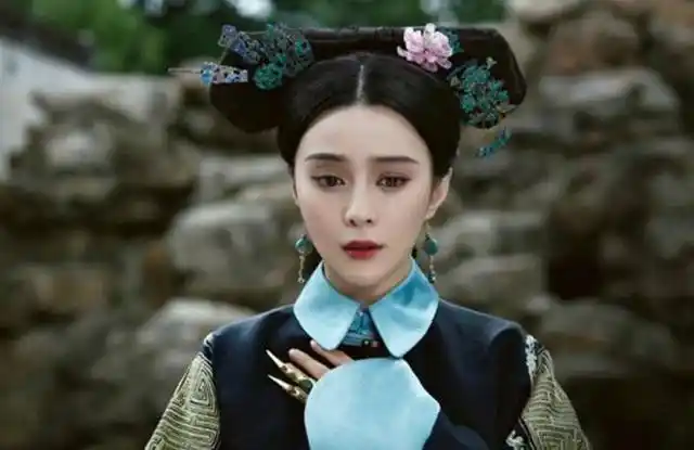 范冰冰国外继续参加节目,电影法国上映,女神美翻了