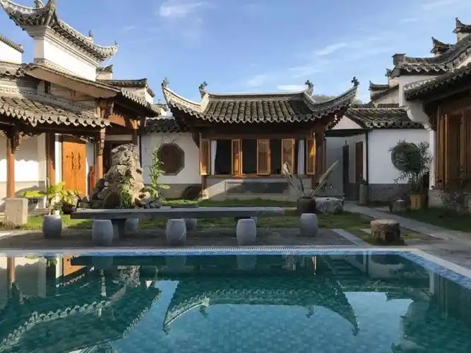 黄山西递一座典型庭院式徽派民宿,古朴而富有艺术气息