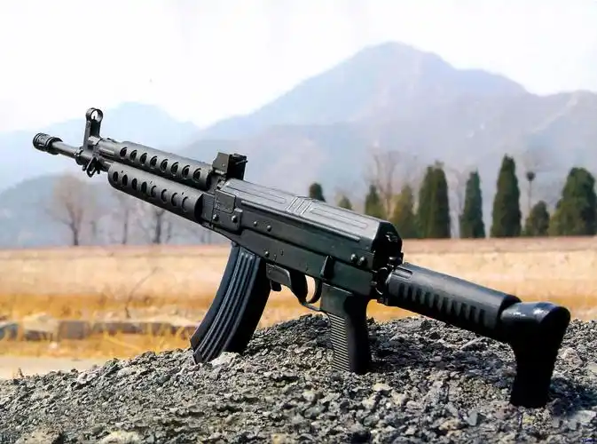 造型超酷的重机枪,军人上阵杀敌,保家卫国的利器