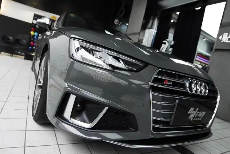 重庆汽车贴膜奥迪s4改色水泥灰