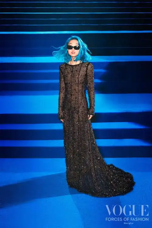 还是来回顾下章凝在任期间的封面,章凝对国模还是挺友好的,上任第