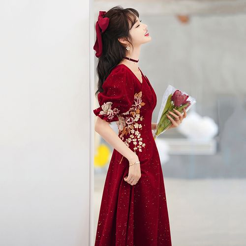 敬酒服新娘2021新款秋季丝绒刺绣法式方领结婚礼服订婚回门设计感