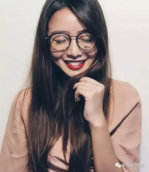 新加坡新晋甜美小姐姐爆红网络