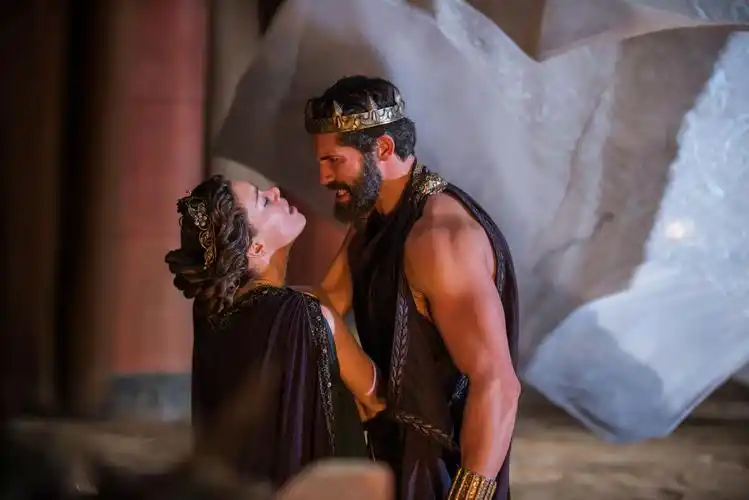 影片讲述了希腊神话中最著名的英雄