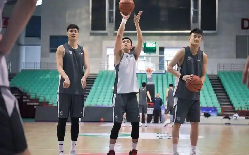 辽篮热身赛程出炉!首战吉林全面练兵 两新人受期待 浙江重兵来袭