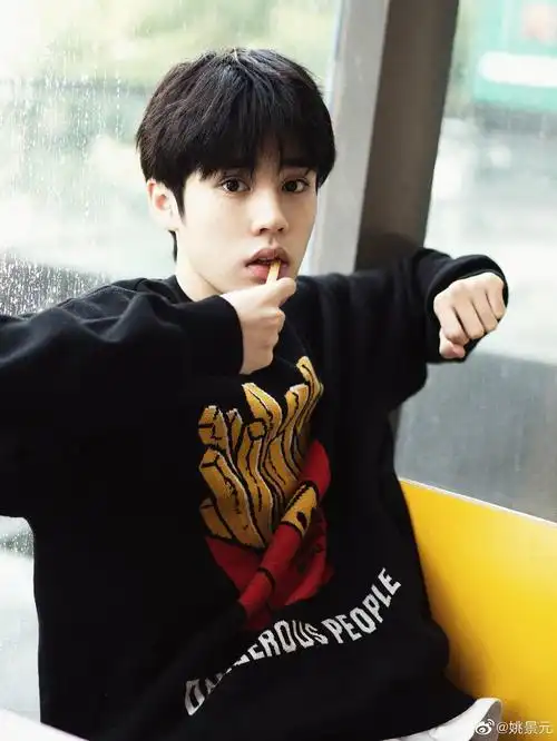 今年中戏好简单啊光我们家艺人就考上了三个