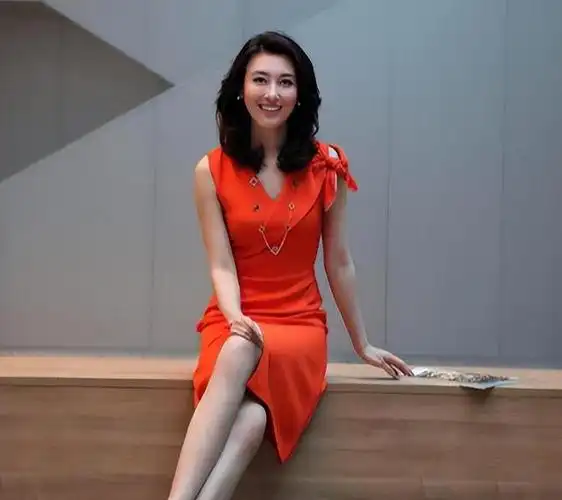 4岁辍学18岁逃婚农村妹逆袭成为央视一姐她都有哪些经历