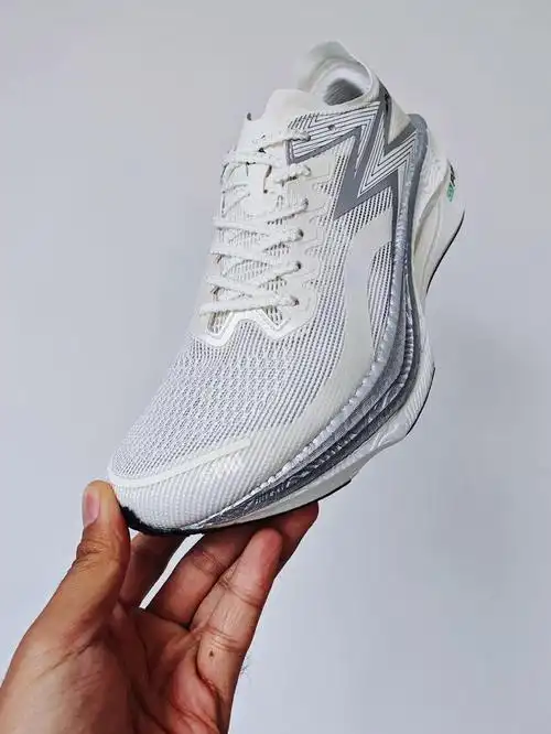 飞燃3m1ro全方位升级的新飞燃优秀的竞速训练跑鞋鞋