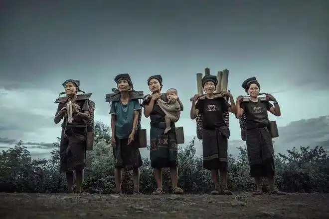 探秘老挝东方印第安人阿卡露奶族琅勃拉邦万象万荣9日风光人文深度