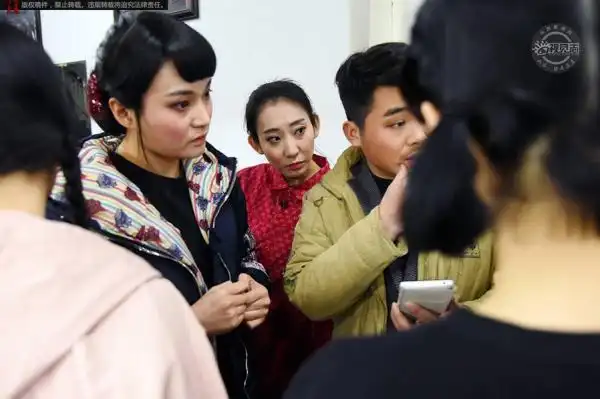 90后话剧"龙套妹"(组图)(8/17)