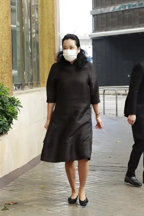 霍英东正室吕燕妮出殡 霍启刚一家五口黑装前往送别