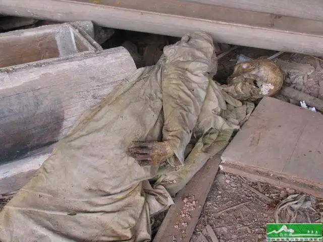 恐怖闽北古崖穴葬干尸群——【胆小勿进】