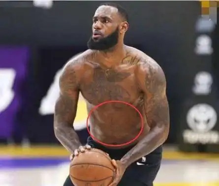 詹姆斯被称为"上帝打造的人体标本",可以看到即使他已经35岁了,他的