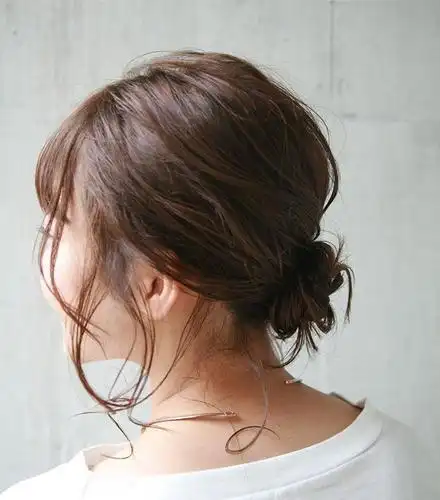 中年女性头发这样扎最优雅又大方